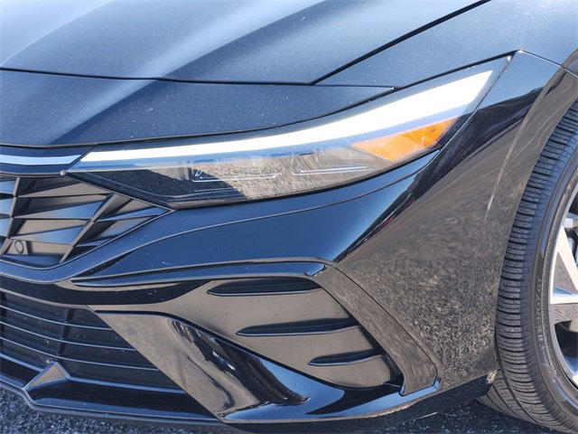 Used 2025 Hyundai Elantra SEL image 7