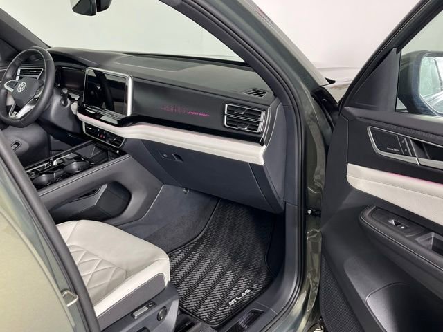 Used 2025 Volkswagen Atlas Cross Sport SEL Premium R-Line image 32