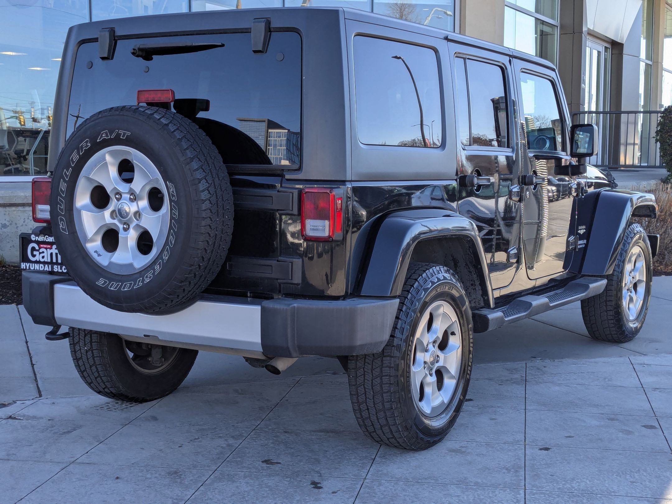 Used 2015 Jeep Wrangler Unlimited Sahara w/ Connectivity Group image 3