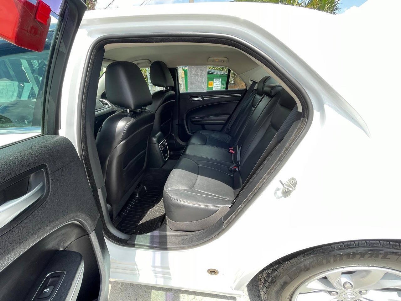 Used 2015 Chrysler 300 Limited RWD image 6