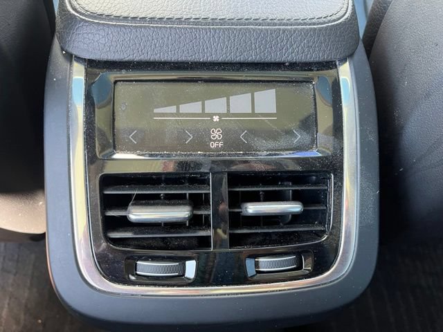 Used 2017 Volvo XC90 T6 Momentum w/ Vision Package AWD/4WD image 12