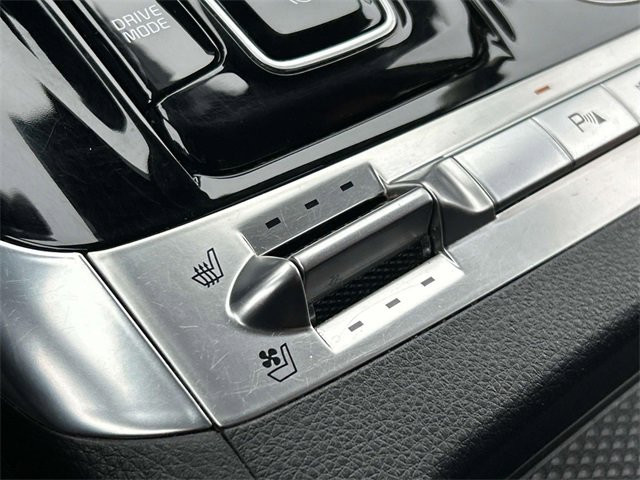 Used 2023 Kia Carnival SX image 38