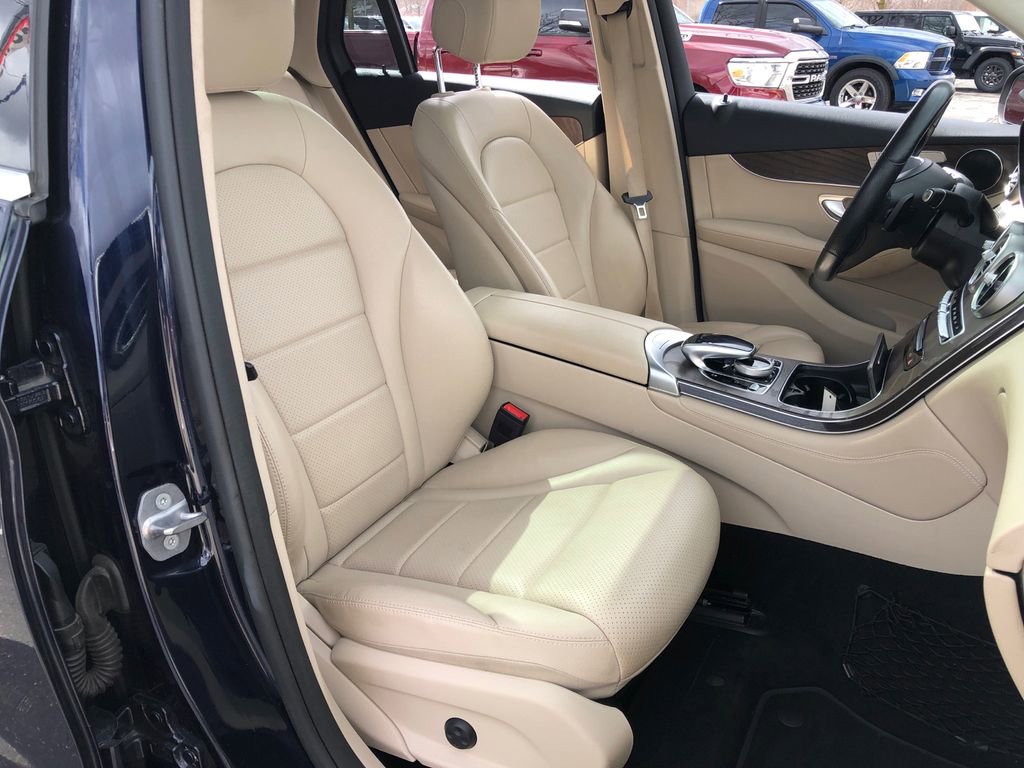 Used 2018 Mercedes-Benz GLC 300 4MATIC image 25