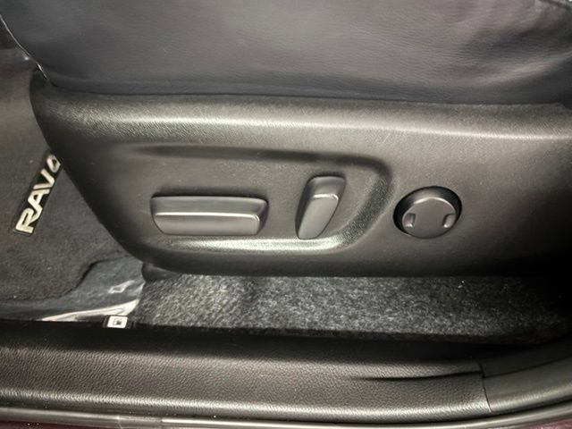 Used 2018 Toyota RAV4 Limited FWD image 10