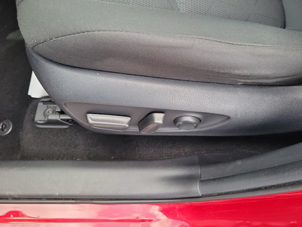 Used 2021 Toyota RAV4 XLE w/ Convenience Package FWD image 23