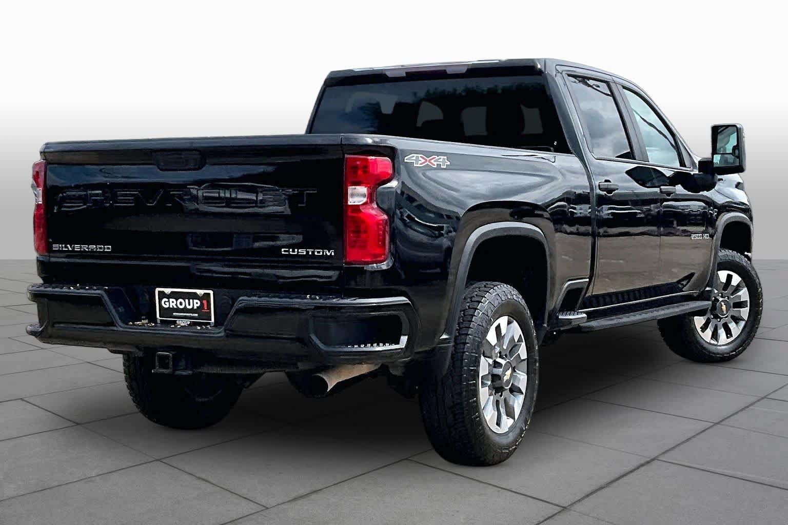 Used 2022 Chevrolet Silverado 2500 Custom w/ Custom Value Package AWD/4WD image 13