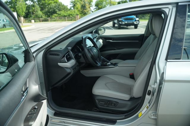 Used 2024 Toyota Camry XSE FWD image 11