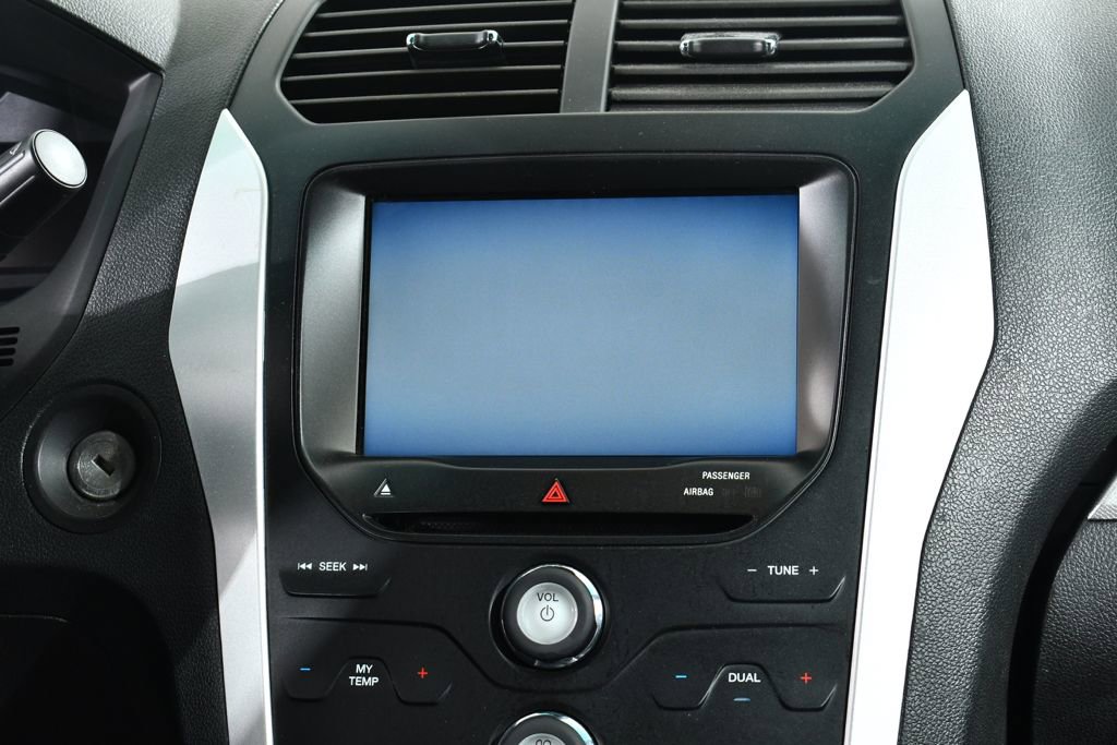 Used 2015 Ford Explorer XLT w/ Equipment Group 202B image 9