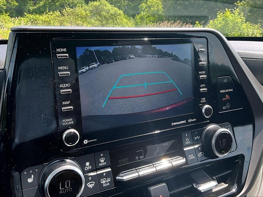 Used 2022 Toyota Highlander XLE AWD/4WD image 19