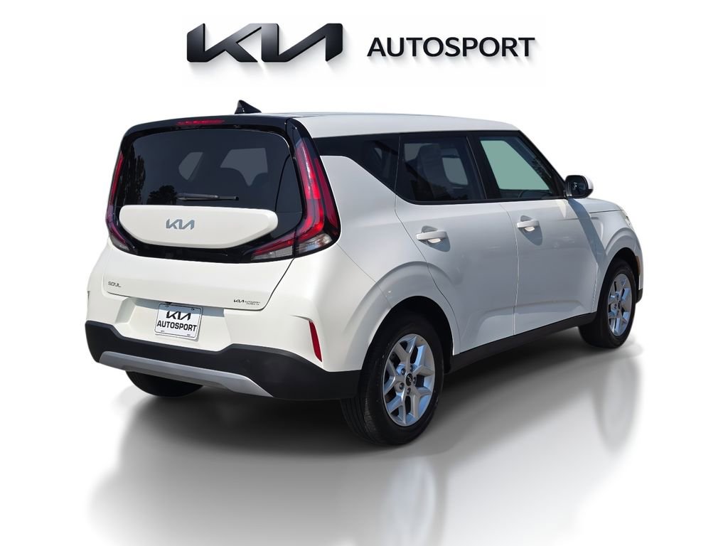 Used 2025 Kia Soul LX FWD image 8