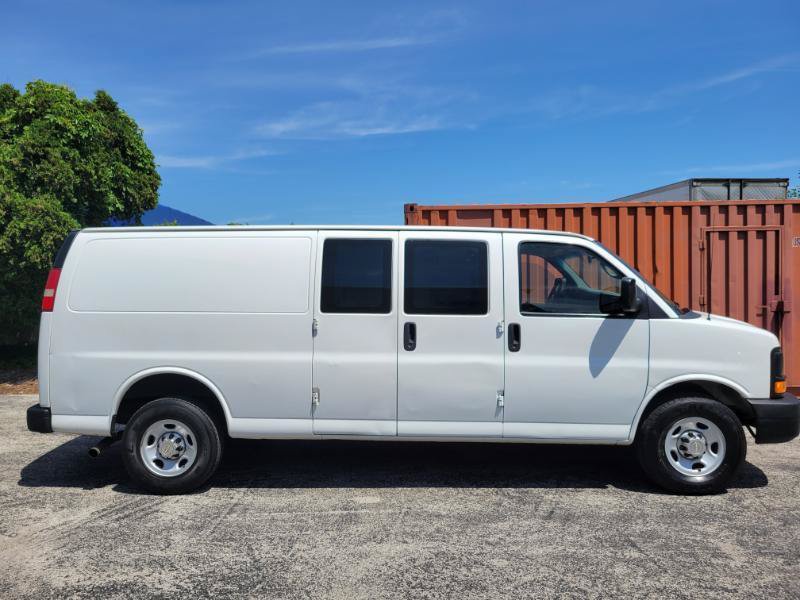 Used 2011 Chevrolet Express 3500 Extended RWD image 4