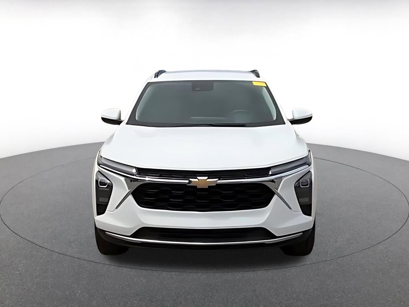 Used 2025 Chevrolet Trax LT w/ LT Convenience Package FWD image 4