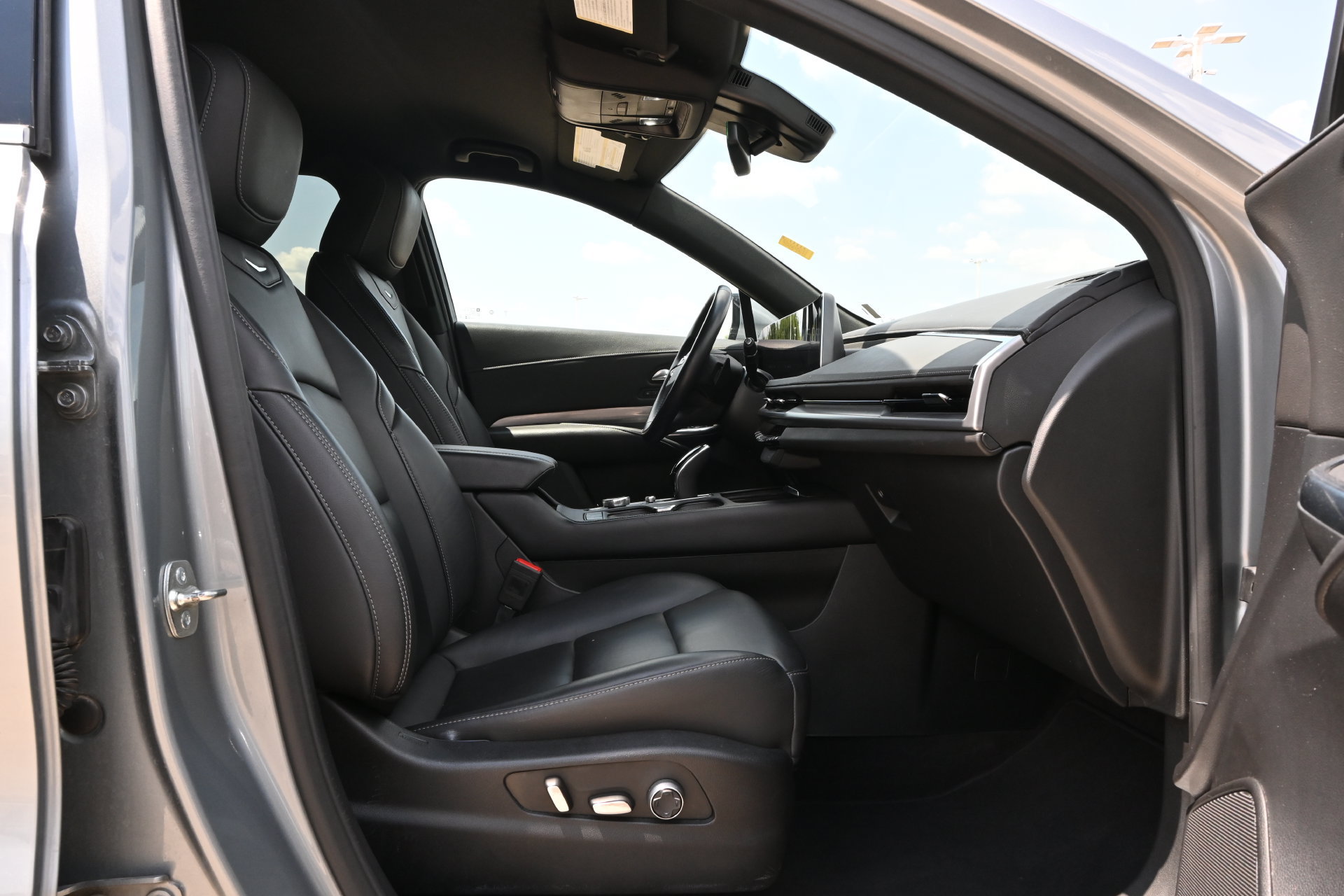 Certified 2025 Cadillac XT4 Premium Luxury FWD image 22