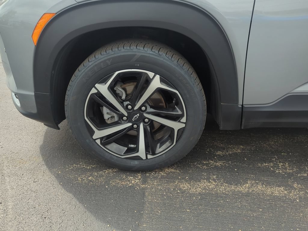 Certified 2023 Chevrolet TrailBlazer RS w/ Sun and Liftgate Package AWD/4WD image 15