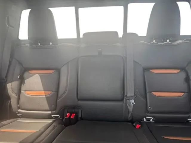 Used 2023 GMC Sierra 1500 AT4 w/ AT4 Premium Package AWD/4WD image 18