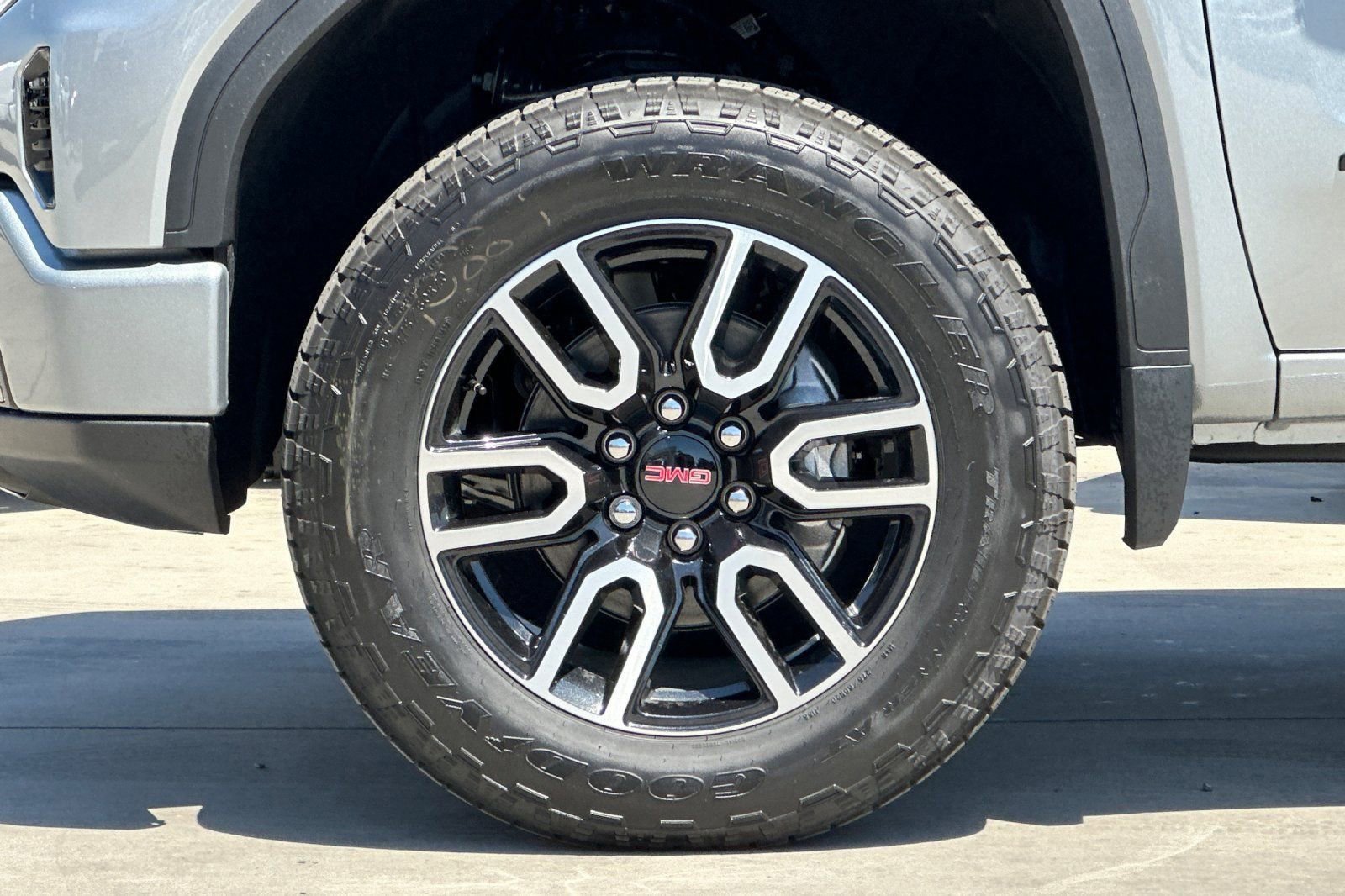 New 2026 GMC Sierra 1500 AT4 w/ LPO, Black Badging Package AWD/4WD image 26