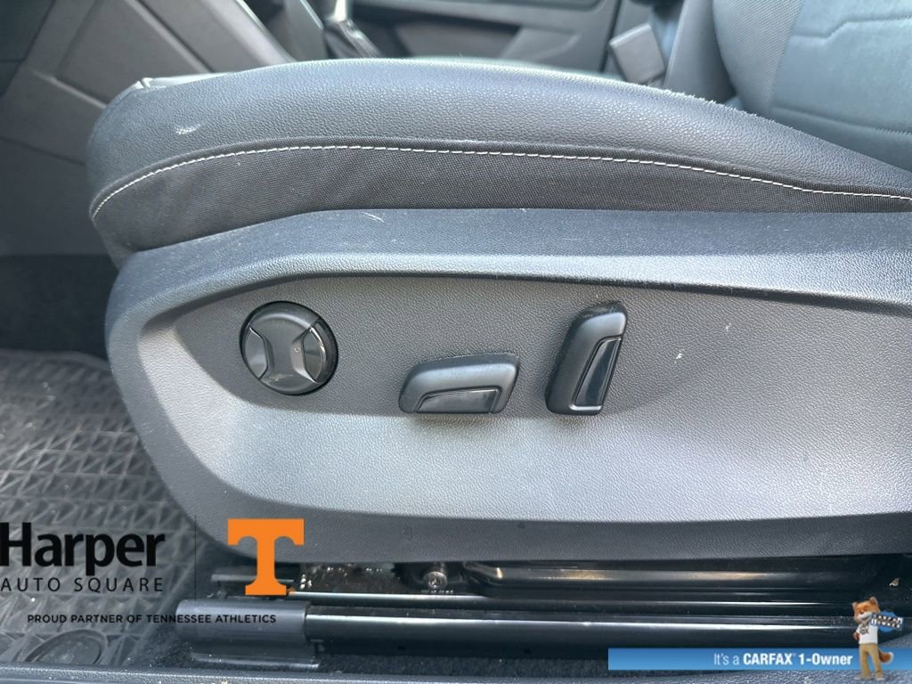 Used 2025 Volkswagen Taos SE image 19