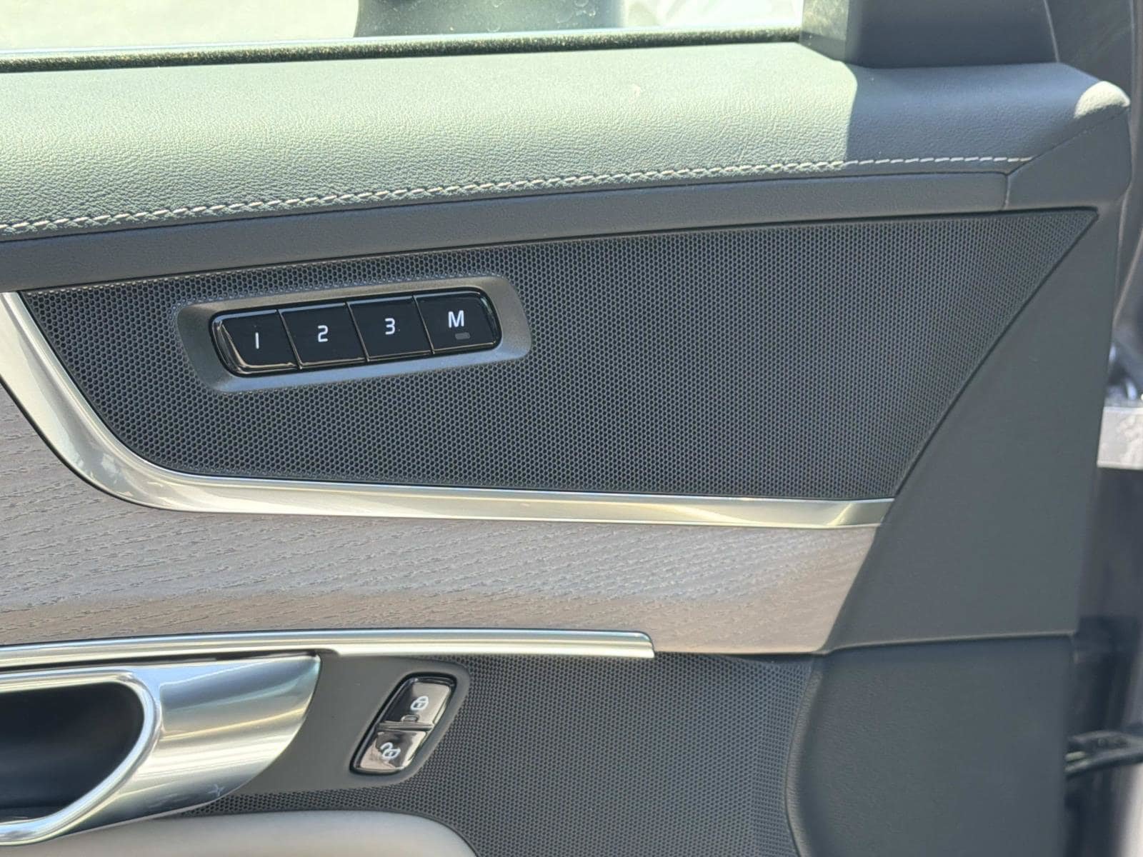 New 2026 Volvo XC90 T8 Plus AWD/4WD image 12
