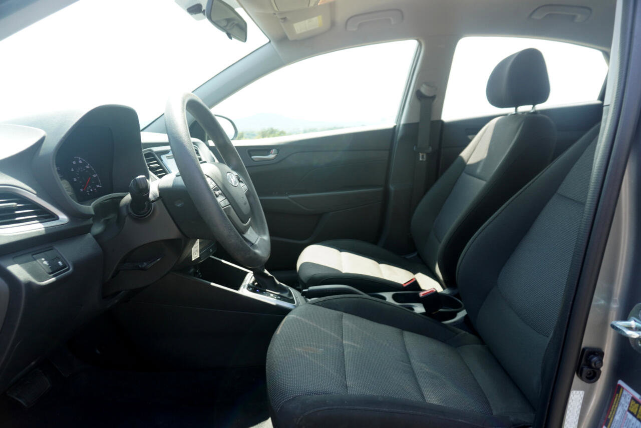Used 2022 Hyundai Accent SE image 14