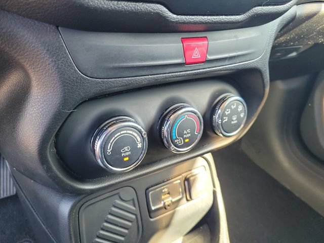 Used 2017 Jeep Renegade Sport w/ Power & Air Group FWD image 19
