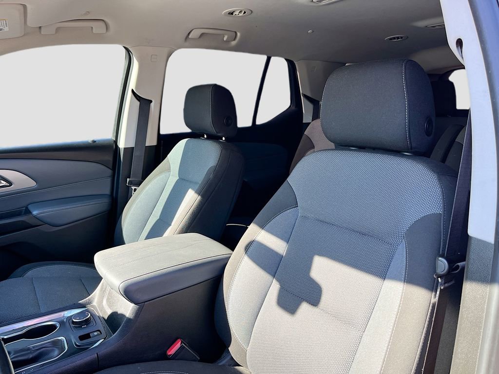 Used 2021 Chevrolet Traverse LT image 19