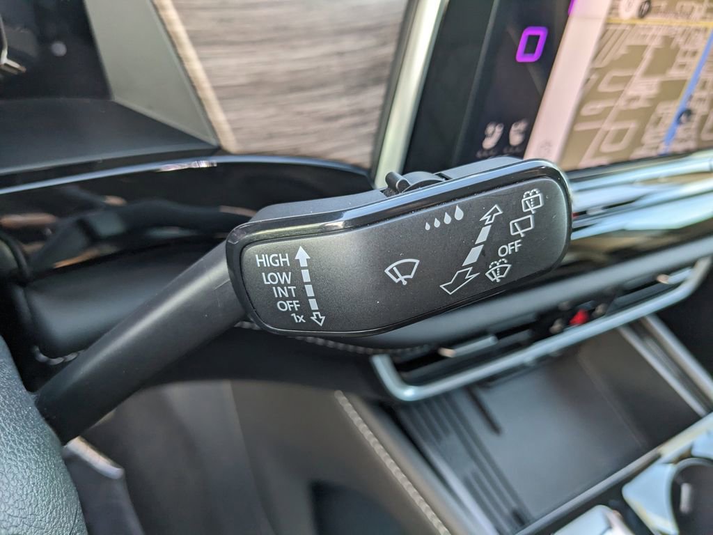 Used 2025 Volkswagen Atlas SEL Premium R-Line image 33