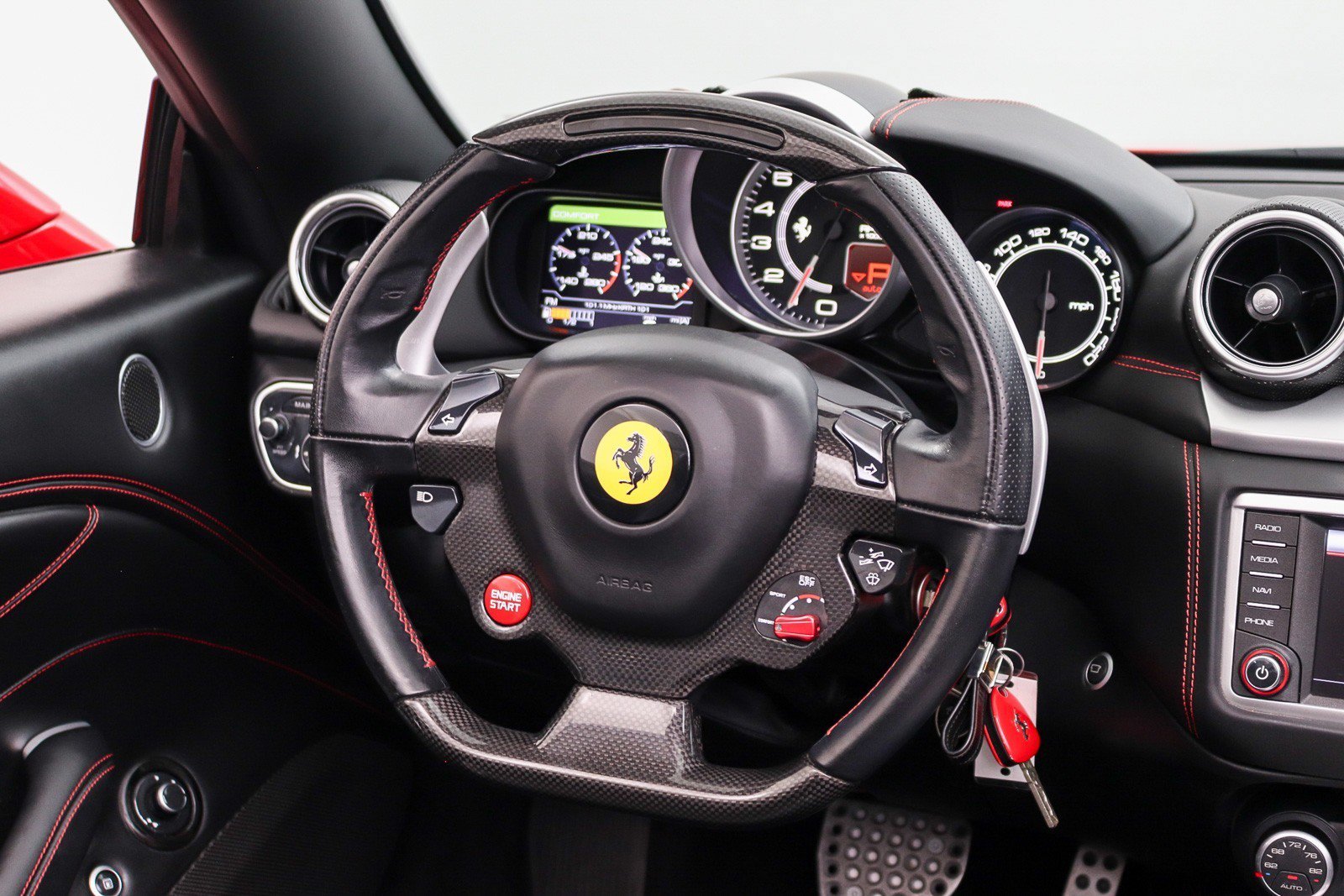 Used 2016 Ferrari California T RWD image 19