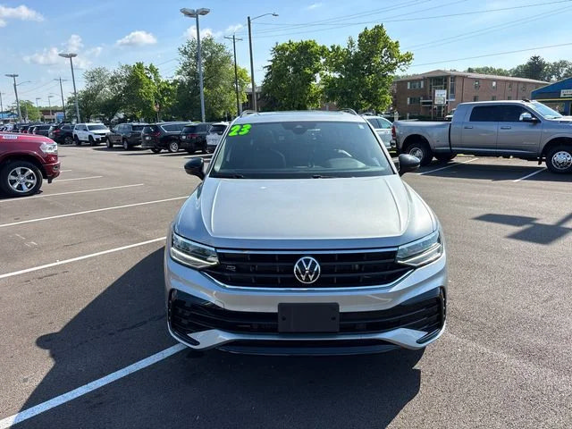Used 2023 Volkswagen Tiguan SE R-Line AWD/4WD image 5