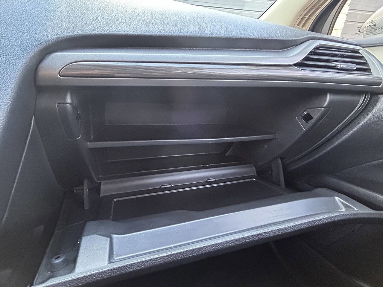 Used 2018 Ford Fusion SE FWD image 27
