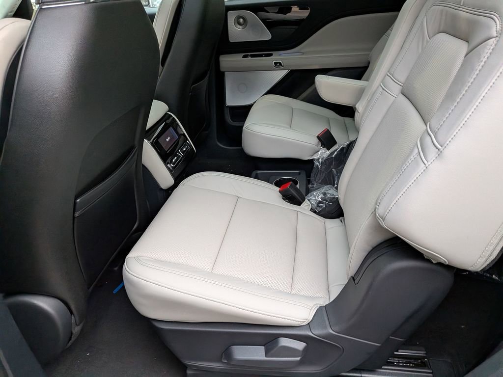 New 2026 Lincoln Aviator Reserve w/ Luxury Package image 32