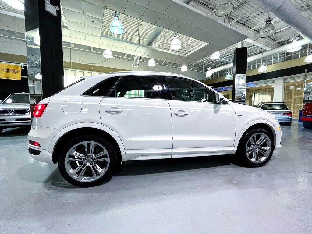 Used 2017 Audi Q3 2.0T Prestige w/ Prestige Package image 3