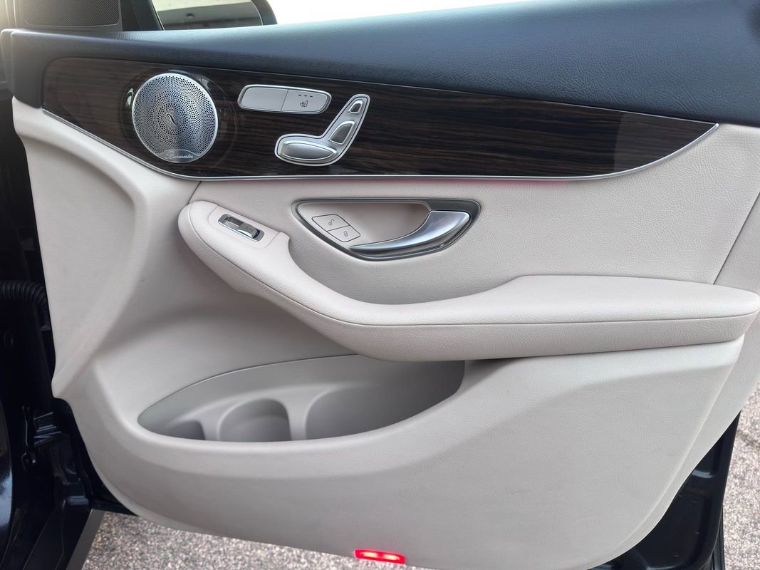 Used 2020 Mercedes-Benz GLC 300 4MATIC w/ Exterior Lighting Package image 30