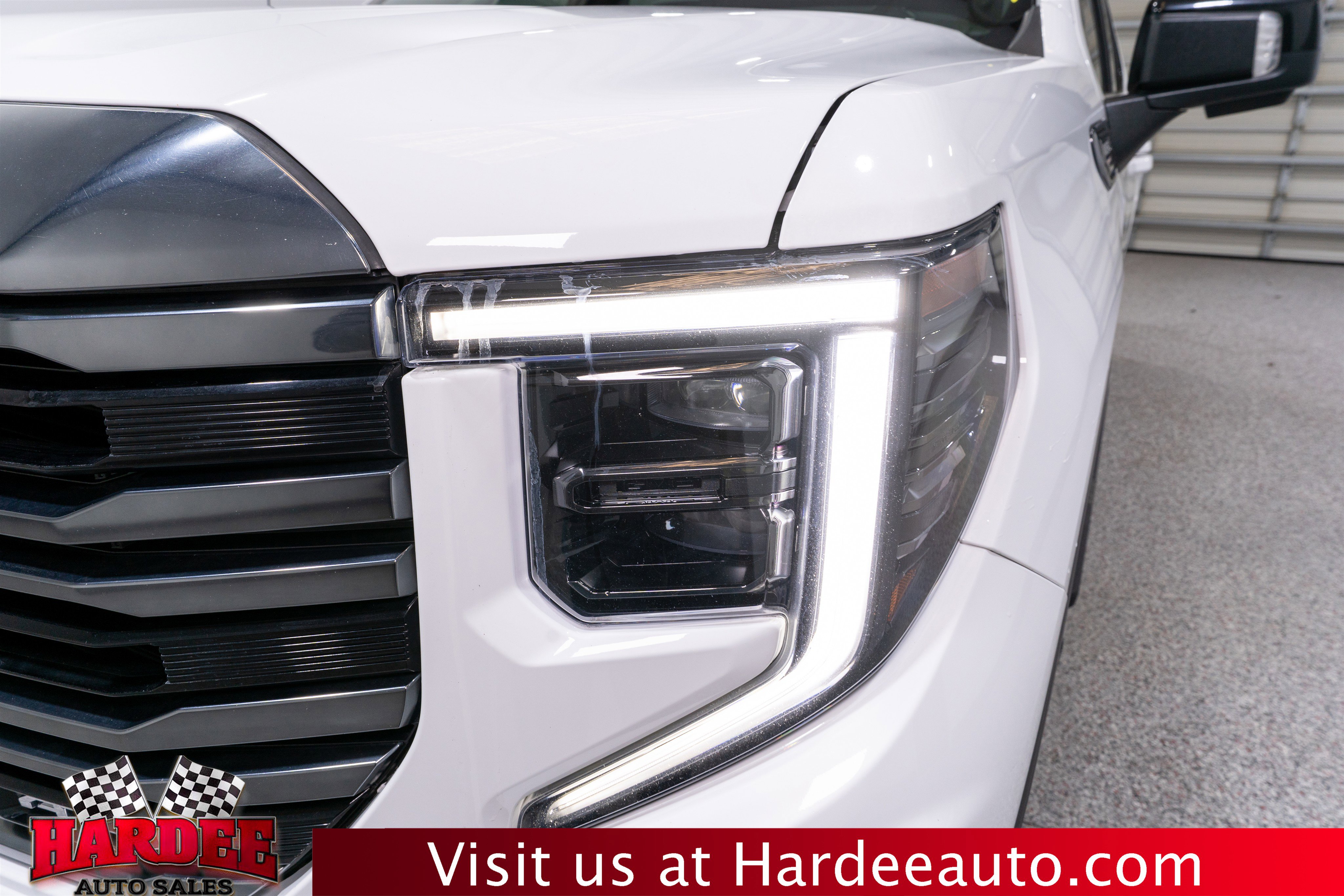 Used 2024 GMC Sierra 1500 AT4 w/ Technology Package image 8