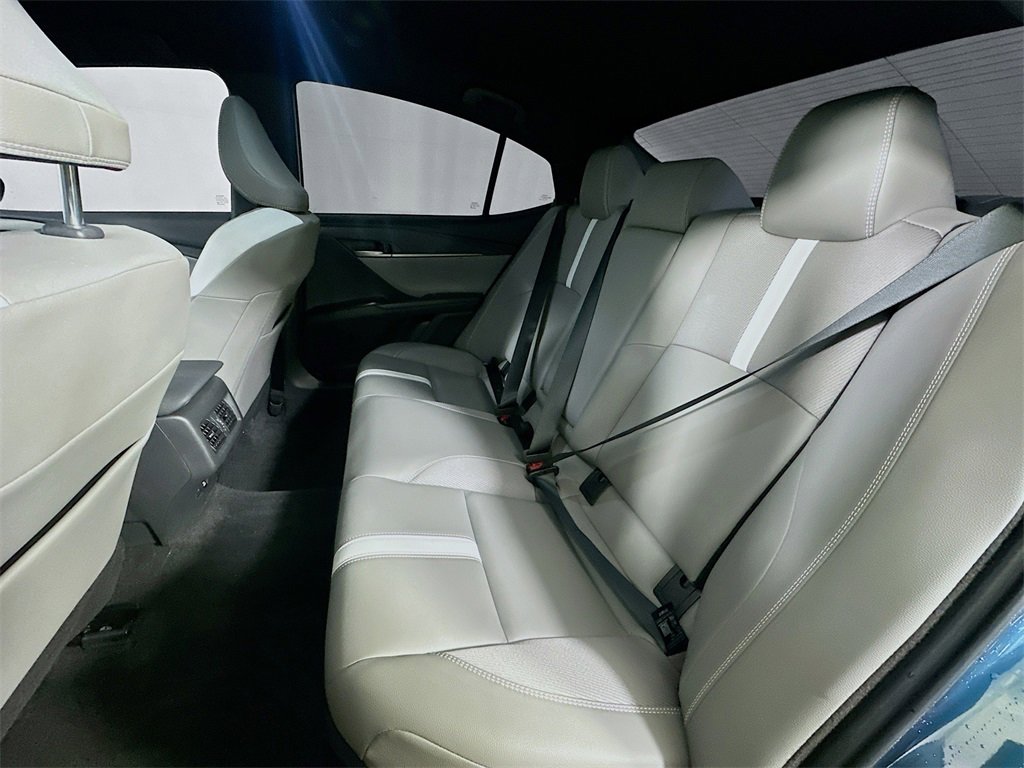 Used 2025 Toyota Camry SE image 14