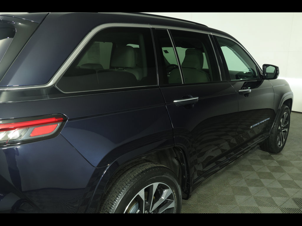 Used 2022 Jeep Grand Cherokee Overland w/ Luxury Tech Group IV AWD/4WD image 22