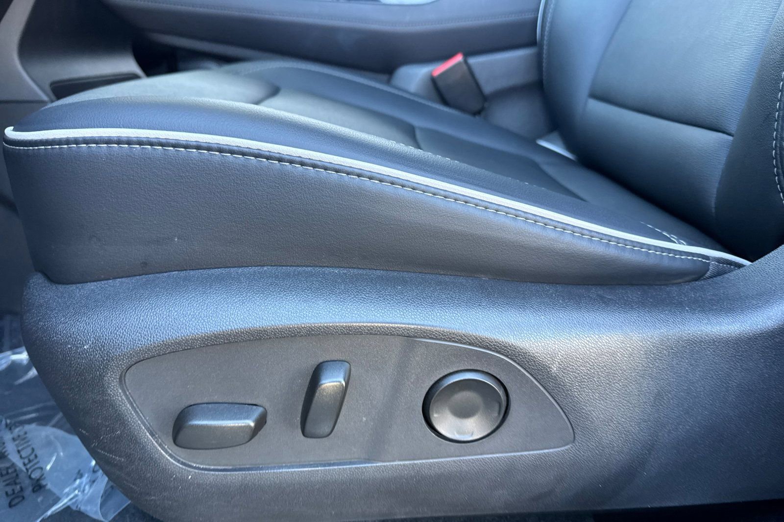 Used 2025 Buick Enclave Preferred FWD image 12