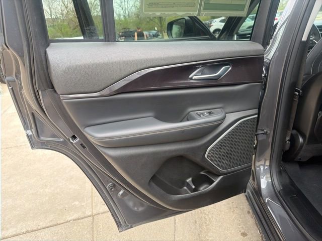 Used 2022 Jeep Grand Cherokee Laredo w/ Luxury Tech Group I image 15