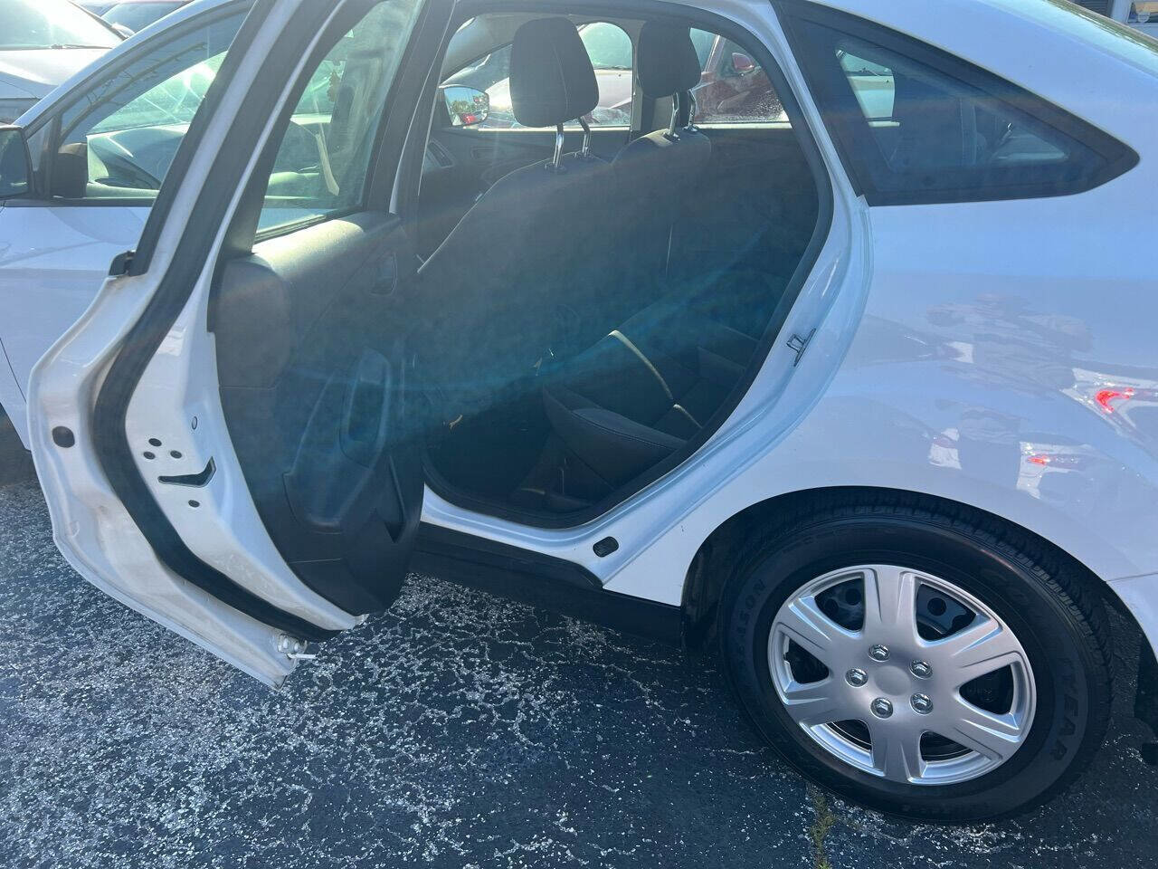 Used 2014 Ford Focus S image 10