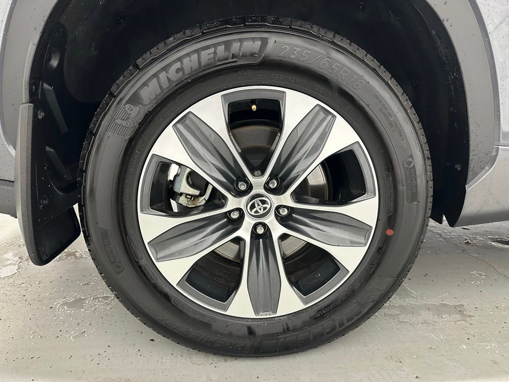 Used 2025 Toyota Highlander XLE image 73