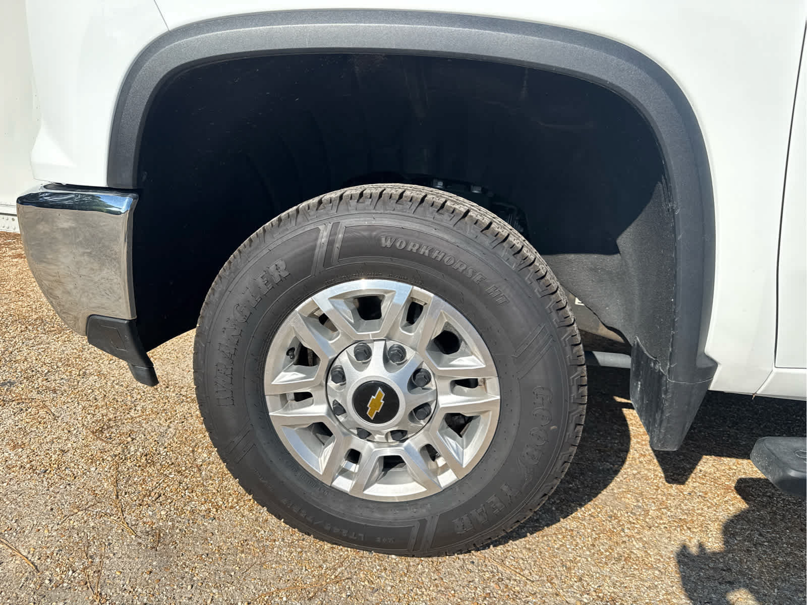 Used 2025 Chevrolet Silverado 2500 LT w/ Convenience Package AWD/4WD image 13