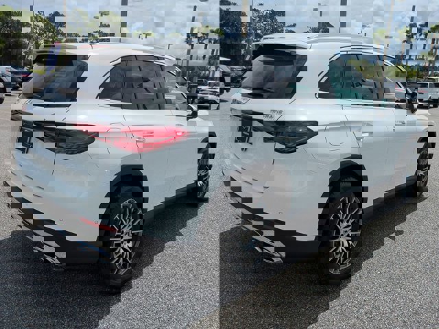 Used 2026 Mercedes-Benz GLC 300 4MATIC image 4