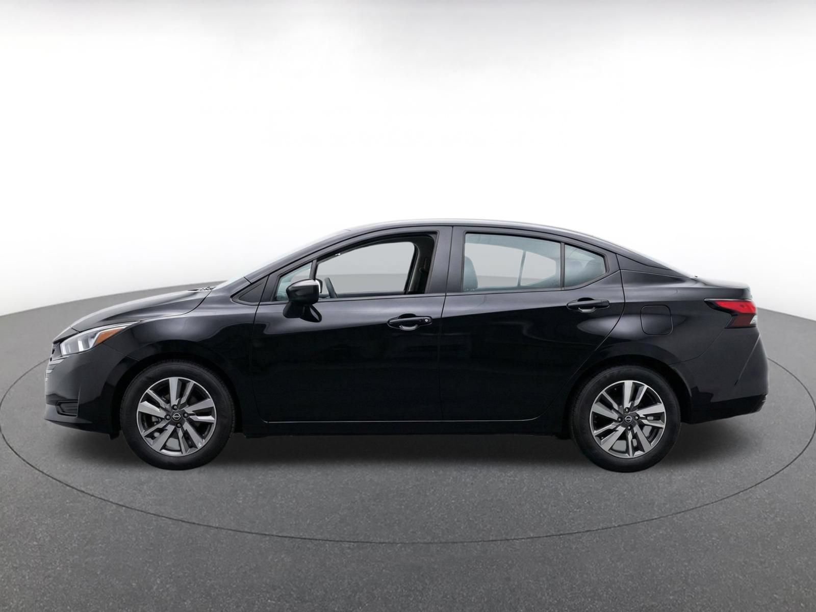 Used 2025 Nissan Versa SV FWD image 4