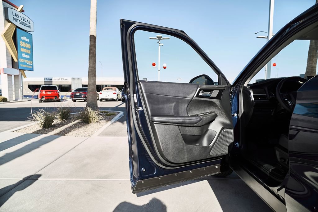 Used 2025 Mitsubishi Outlander SE AWD/4WD image 17