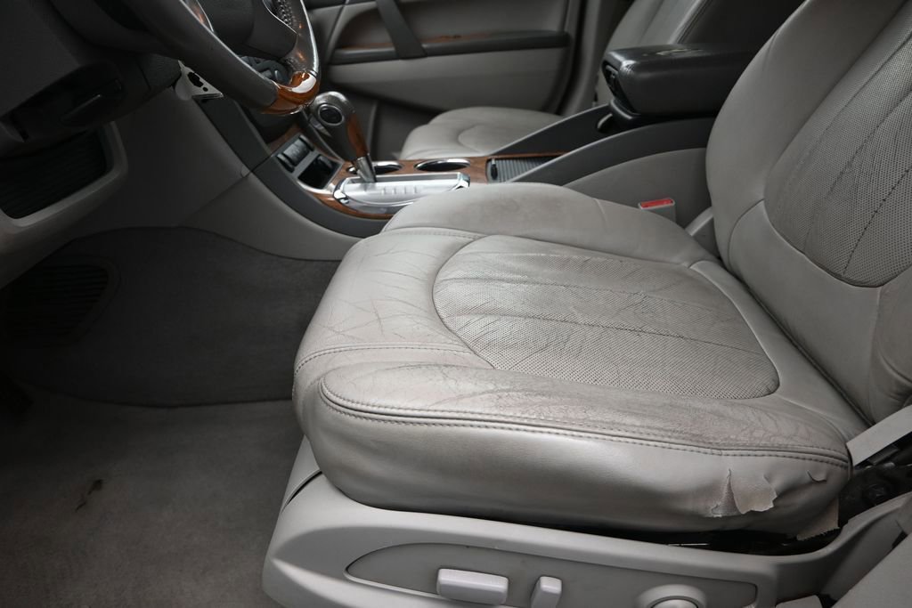 Used 2011 Buick Enclave CXL FWD image 13