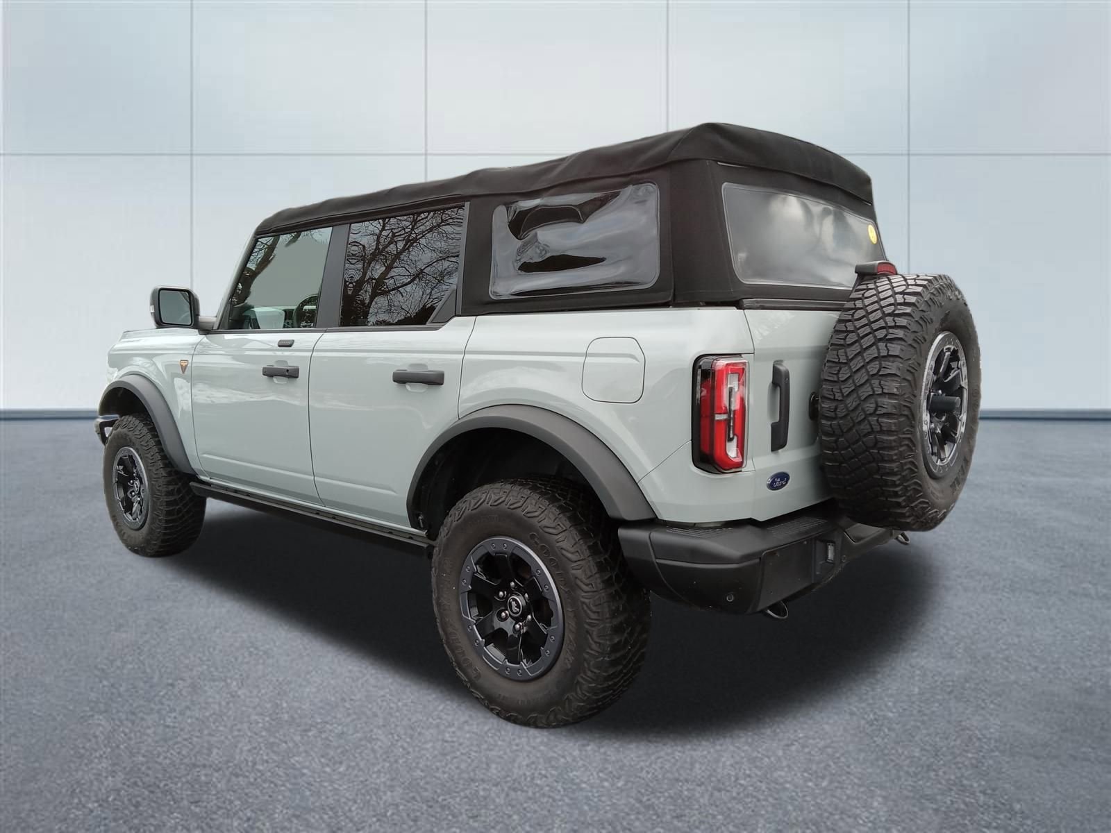 Used 2021 Ford Bronco Badlands image 3