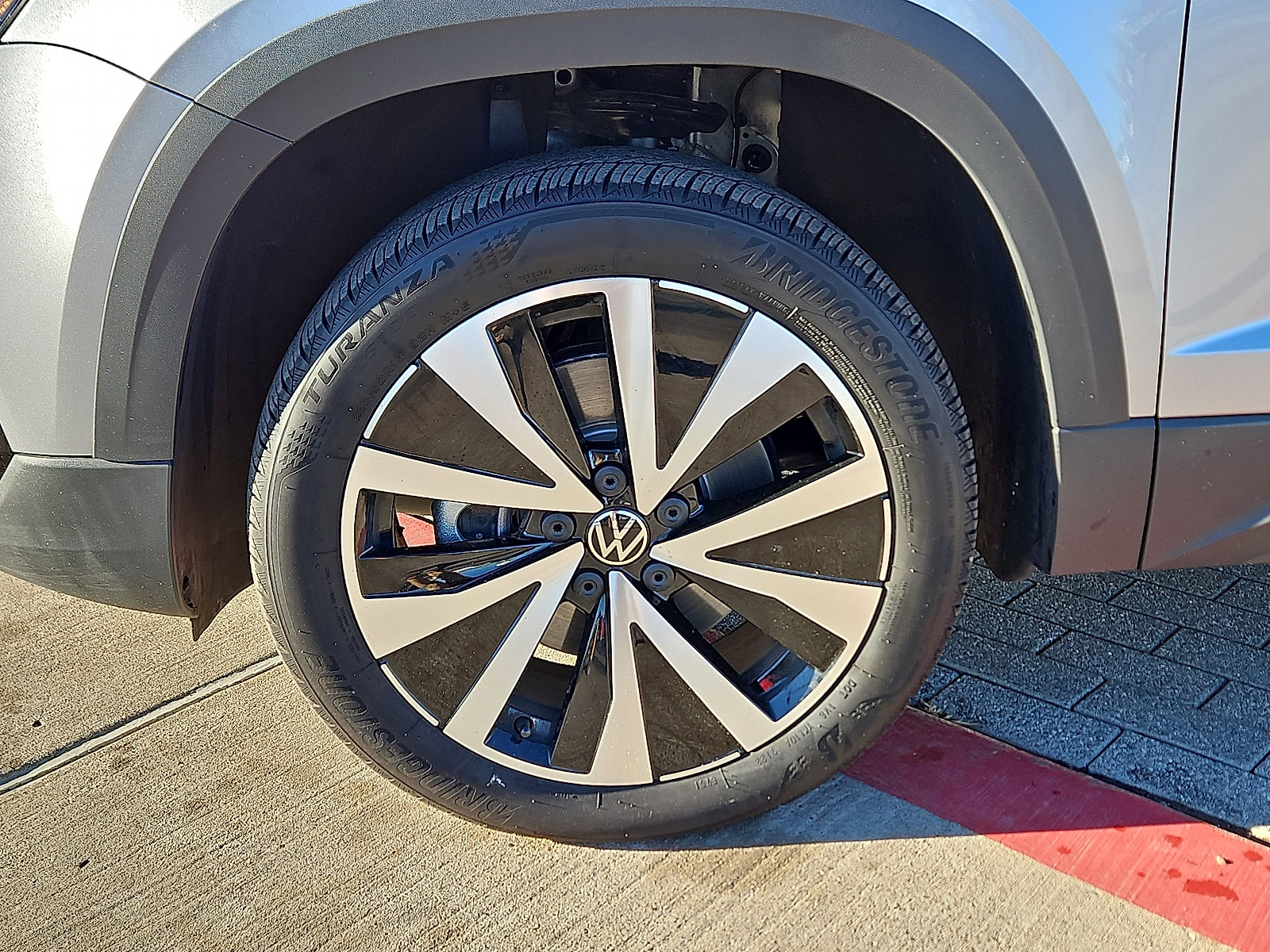 Used 2023 Volkswagen Taos SE image 5