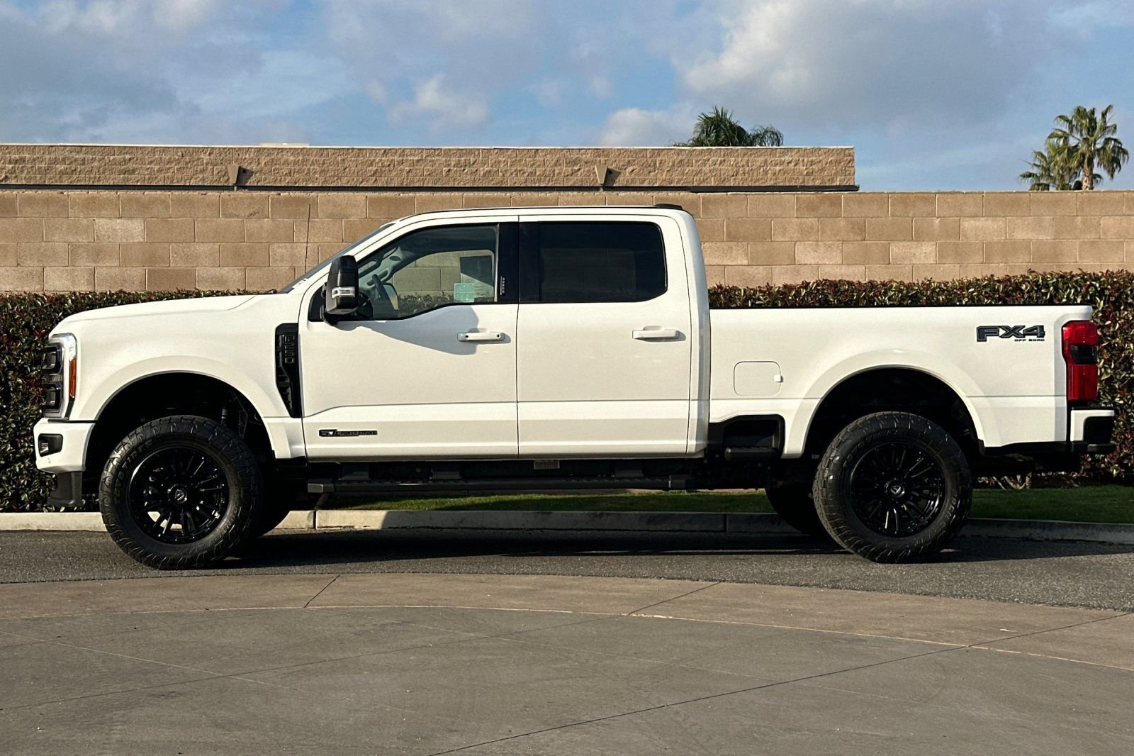 Used 2023 Ford F250 Lariat w/ Lariat Ultimate Package image 7