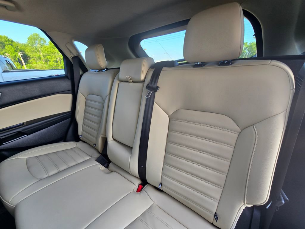 Used 2020 Ford Edge SEL AWD/4WD image 18