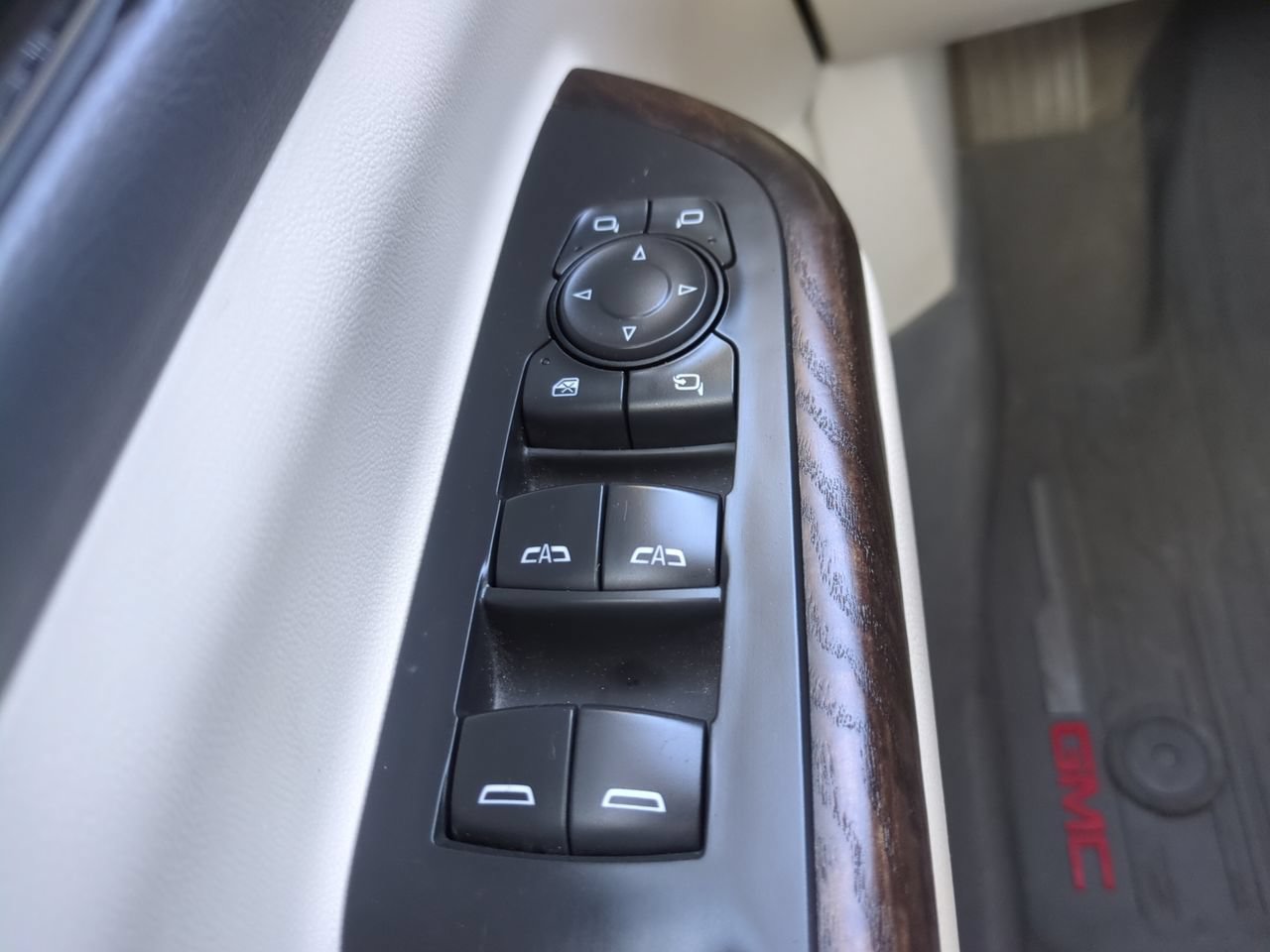 Certified 2021 GMC Acadia Denali w/ Denali Technology Package FWD image 26