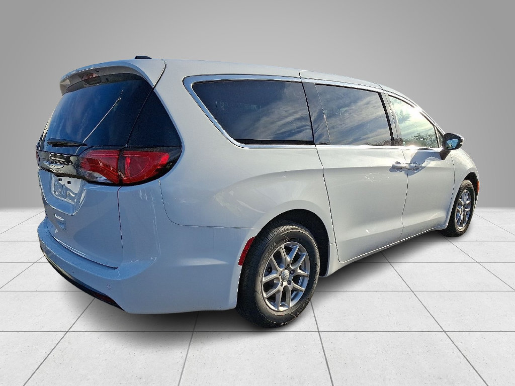 New 2026 Chrysler Voyager LX FWD image 4